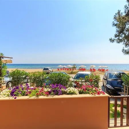 아파트호텔 Dafni's Beachfront Luxury *