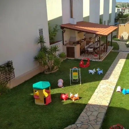 Апарт-отель Dafni's Beachfront Luxury Никити