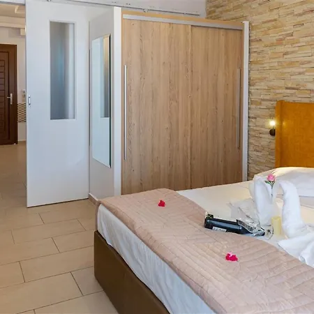 Dafni's Beachfront Luxury Апарт-отель Никити