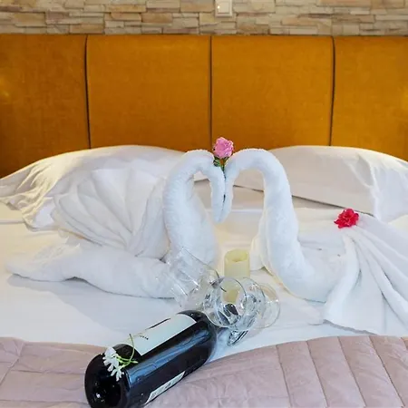 Dafni's Beachfront Luxury Апарт-отель