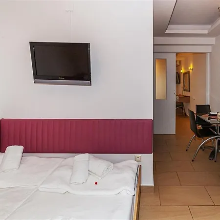 Апарт-отель Dafni's Beachfront Luxury