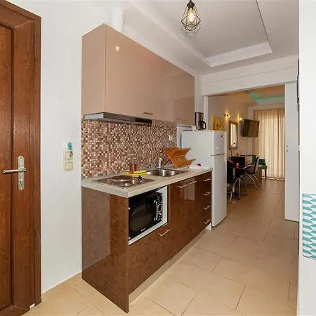 Dafni's Beachfront Luxury Апарт-отель *