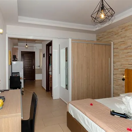 Апарт-отель Dafni's Beachfront Luxury Никити