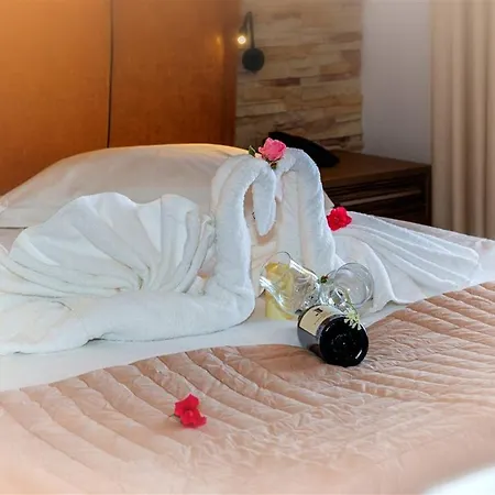 Dafni's Beachfront Luxury Апарт-отель Никити