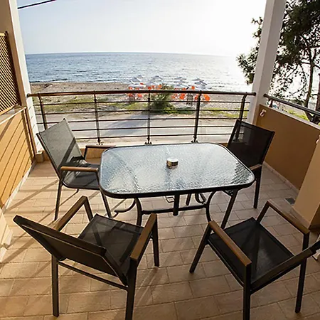 Dafni's Beachfront Luxury Апарт-отель Никити