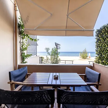 Dafni's Beachfront Luxury Апарт-отель