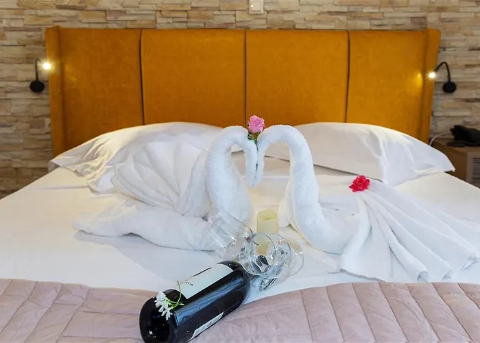 Dafni's Beachfront Luxury Hotel de apartamente