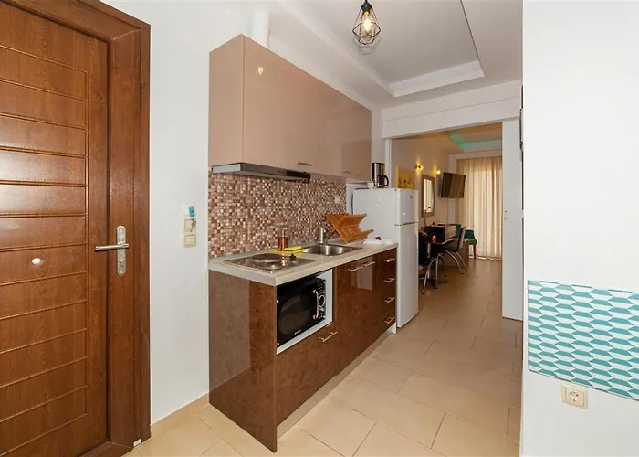 Dafni's Beachfront Luxury Hotel de apartamente *