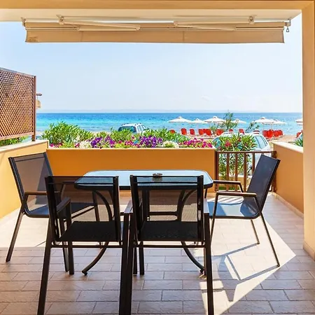 Dafni's Beachfront Luxury Aparthotel *