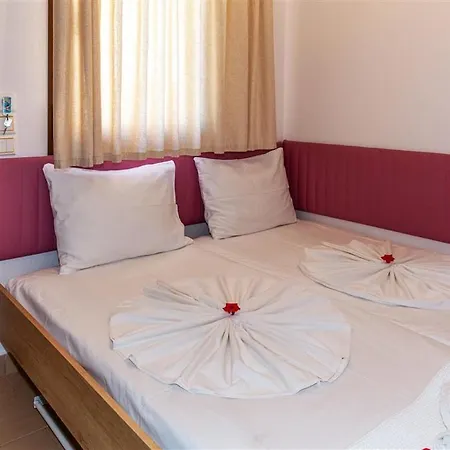 Dafni's Beachfront Luxury Lägenhetshotell Nikiti (Sithonia)