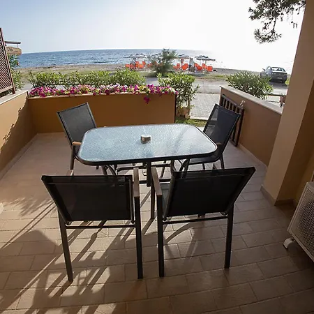 Dafni's Beachfront Luxury Aparthotel Nikiti (Sithonia)