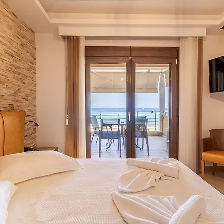 Dafni's Beachfront Luxury Aparthotel *