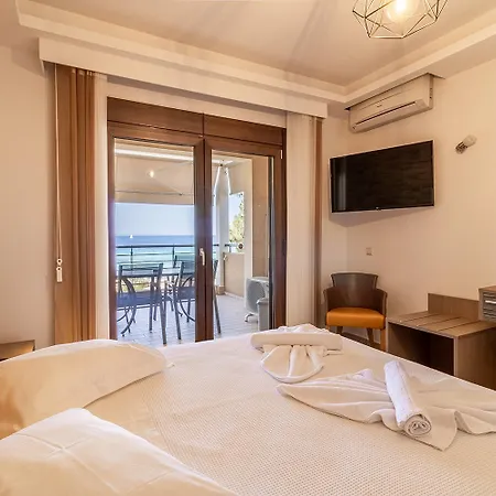 Dafni's Beachfront Luxury Nikiti (Sithonia)