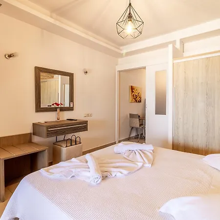 Dafni's Beachfront Luxury Aparthotel *
