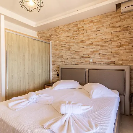 Dafni's Beachfront Luxury Aparthotel Nikiti (Sithonia)