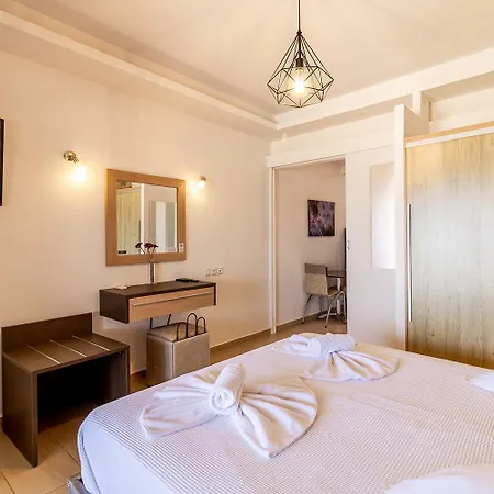 Dafni's Beachfront Luxury Aparthotel *