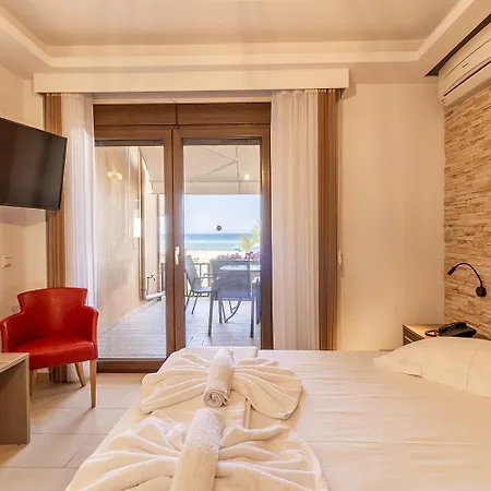 Dafni's Beachfront Luxury Aparthotel Nikiti (Sithonia)