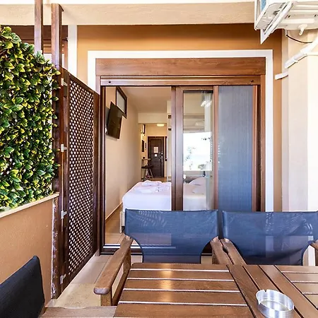 Lägenhetshotell Dafni's Beachfront Luxury