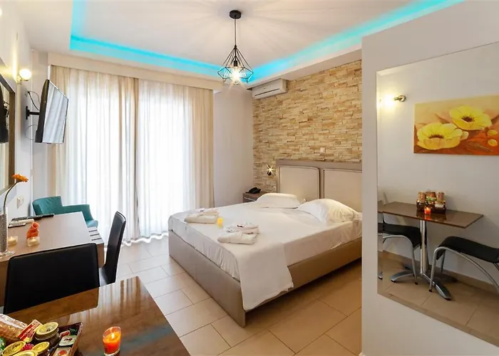 Dafni's Beachfront Luxury نيكيتي
