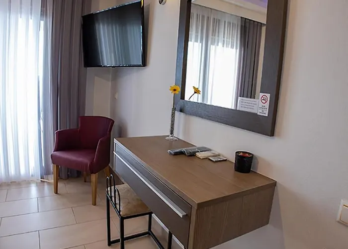 Dafni's Beachfront Luxury نيكيتي
