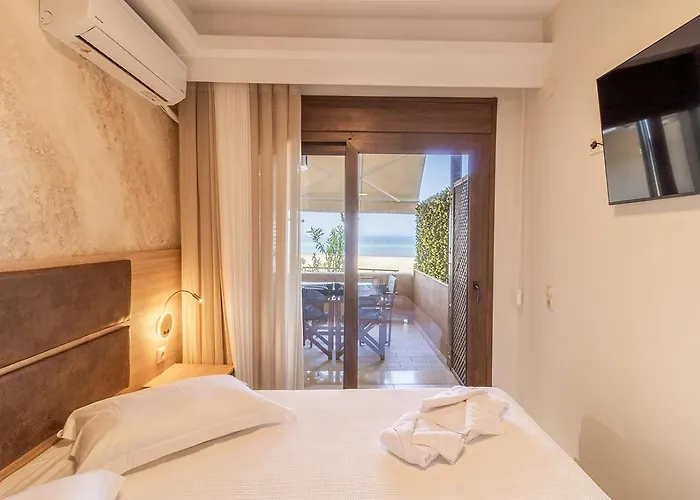 Dafni's Beachfront Luxury * نيكيتي