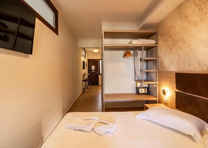 Dafni's Beachfront Luxury * نيكيتي