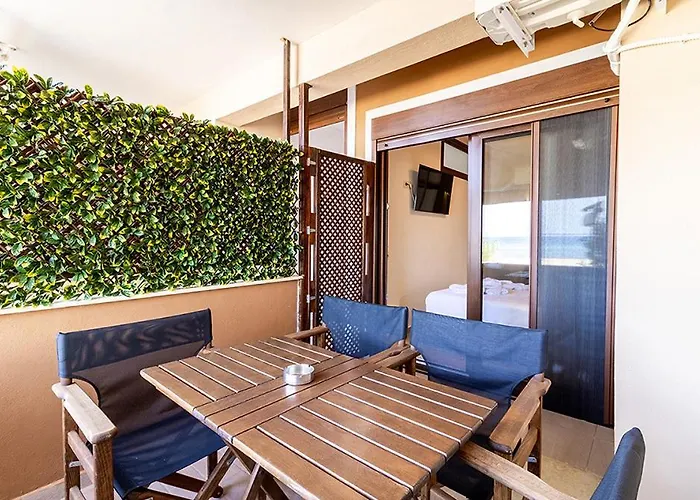 Dafni's Beachfront Luxury شقة فندقية
